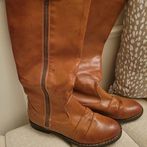 Cognac boots